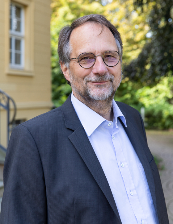 Dr. Alexander Büring